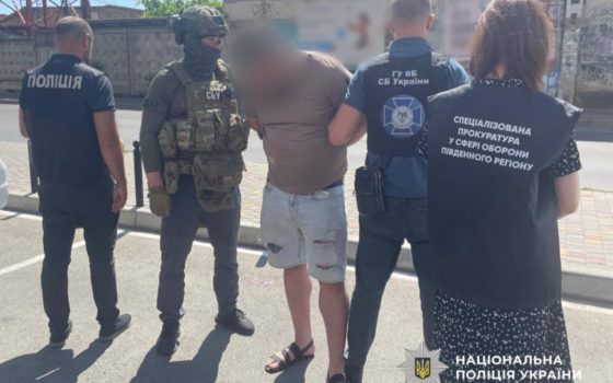 Обіцяв влаштувати до СБУ за 25 тисяч доларів –  «рішалу» в органах затримано «фото»