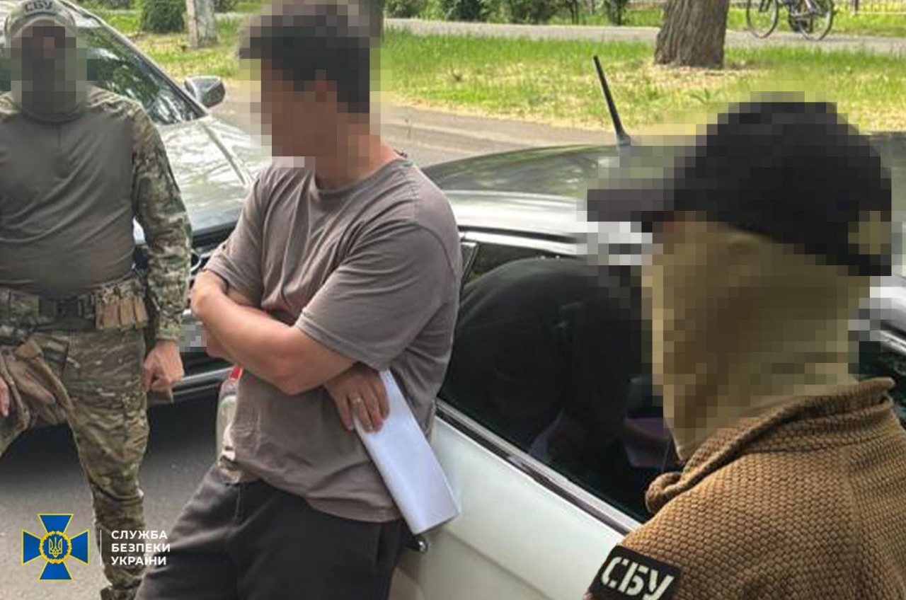 Хотів купити секрети ЗСУ: в Одесі затримали чоловіка, який полював на військові розробки (фото) usionline.com Хотів купити секрети ЗСУ: в Одесі затримали чоловіка, який полював на військові розробки (фото) «фото»