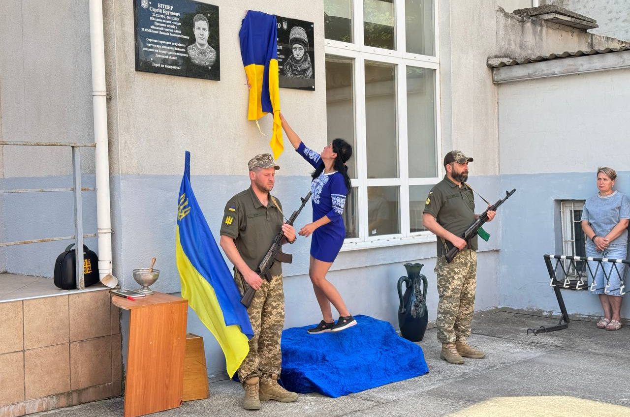 На Одещині відкрили меморіальну дошку загиблому захиснику Дмитру Симченку (фото) «фото»
