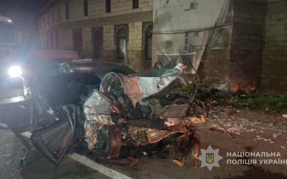 На Одещині п’яний водій влетів у стіну будинку: пасажир загинув (фото) usionline.com На Одещині п’яний водій влетів у стіну будинку: пасажир загинув (фото) «фото»
