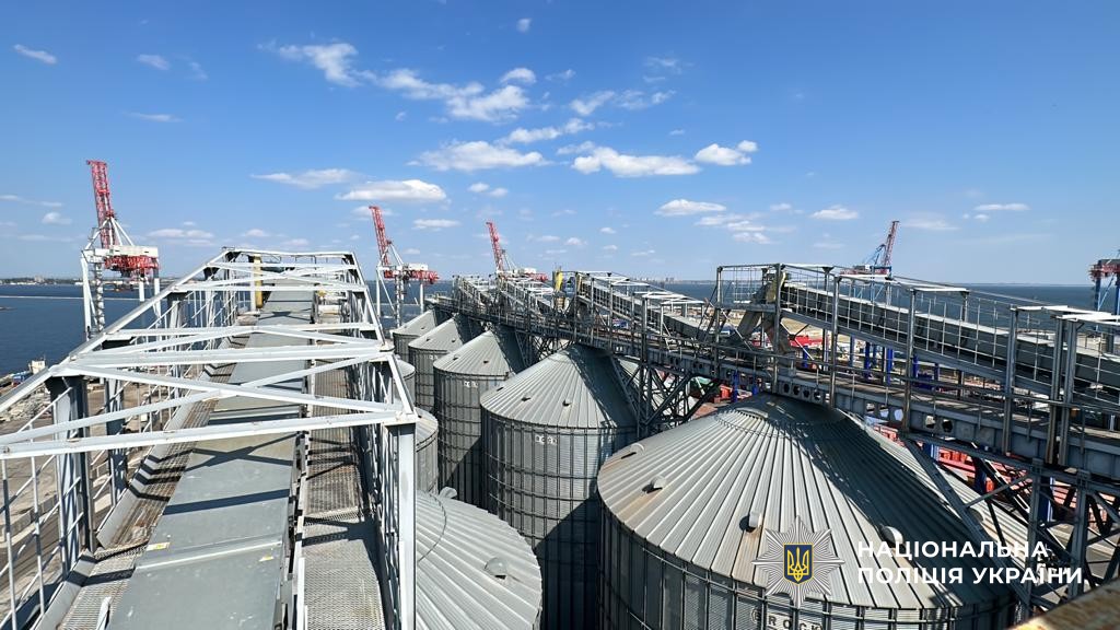 Поліцейські ліквідували злочинну групу, яка ошукала американців на зерні в Одеському порту на 20 мільйонів доларів (фото, відео) «фото»