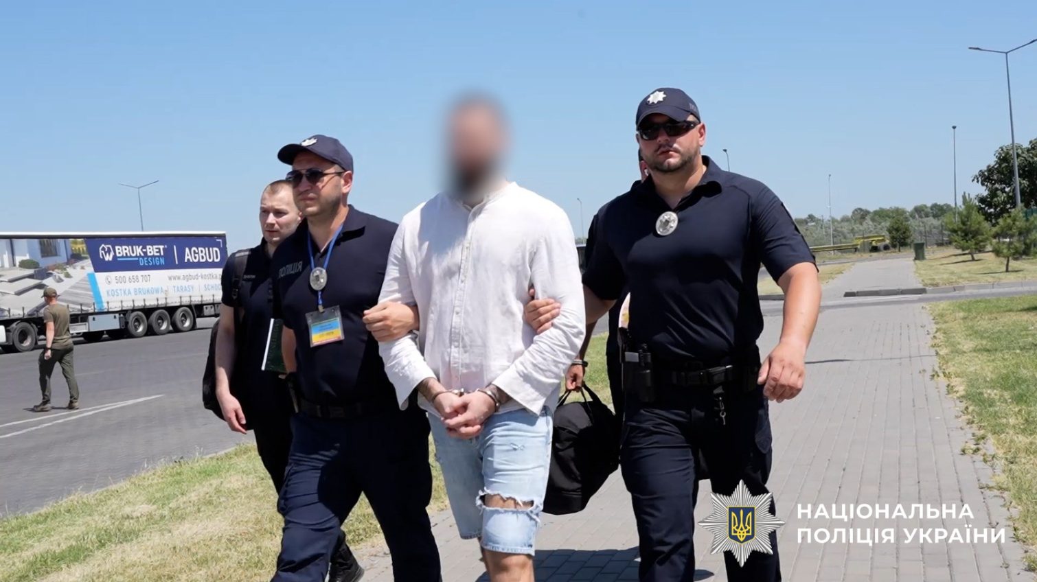 Організатора групи паліїв екстрадиювали  з Румунії до України (фото, відео) «фото»