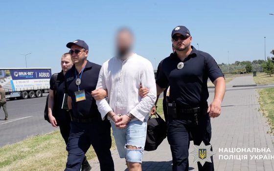Організатора групи паліїв екстрадиювали  з Румунії до України (фото, відео) «фото»