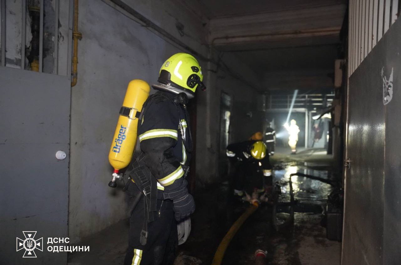 Вночі в Одесі згоріла квартира на Запорізькій usionline.com Вночі в Одесі згоріла квартира на Запорізькій «фото»