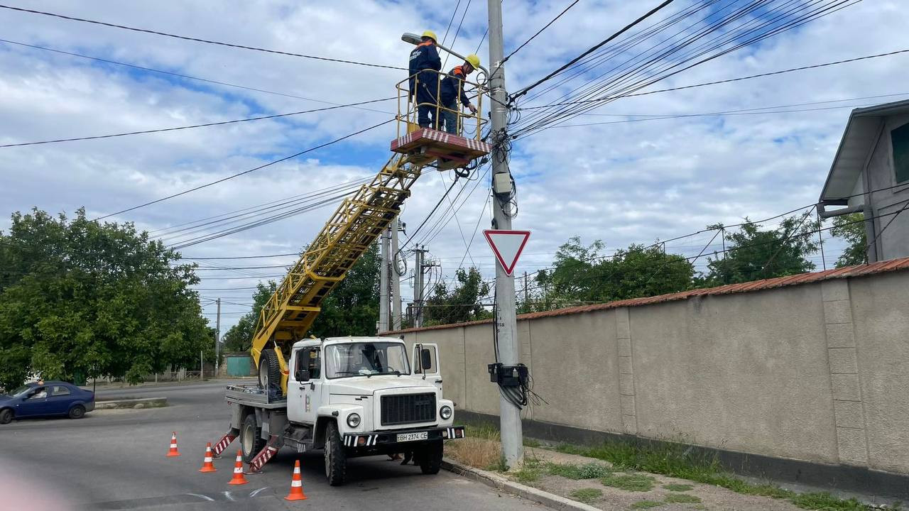 В Одесі оновлюють вуличне освітлення usionline.com В Одесі оновлюють вуличне освітлення «фото»
