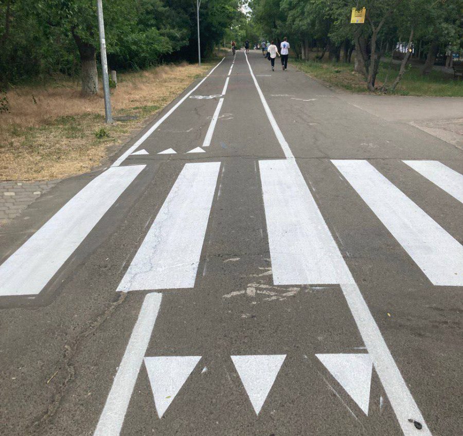 На вулицях Одеси оновлюють дорожню розмітку usionline.com На вулицях Одеси оновлюють дорожню розмітку «фото»