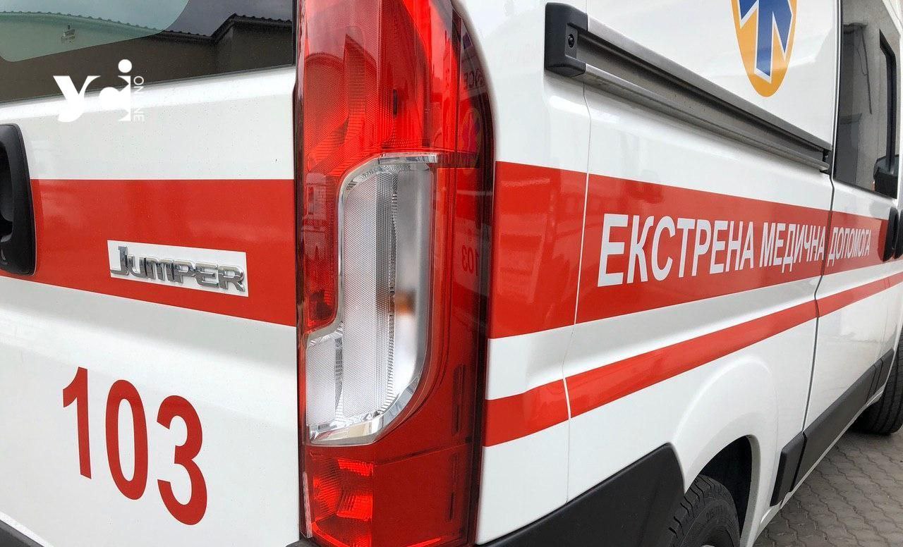 На 16 станції Фонтану «швидка» не могла потрапити на виклик через напарковані авто та затори (відео) usionline.com На 16 станції Фонтану «швидка» не могла потрапити на виклик через напарковані авто та затори (відео) «фото»