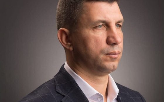 Скандального ексчиновника настиг ранковий «Шахед»: Григорію Мельниченку поранило вухо usionline.com Скандального ексчиновника настиг ранковий «Шахед»: Григорію Мельниченку поранило вухо «фото»