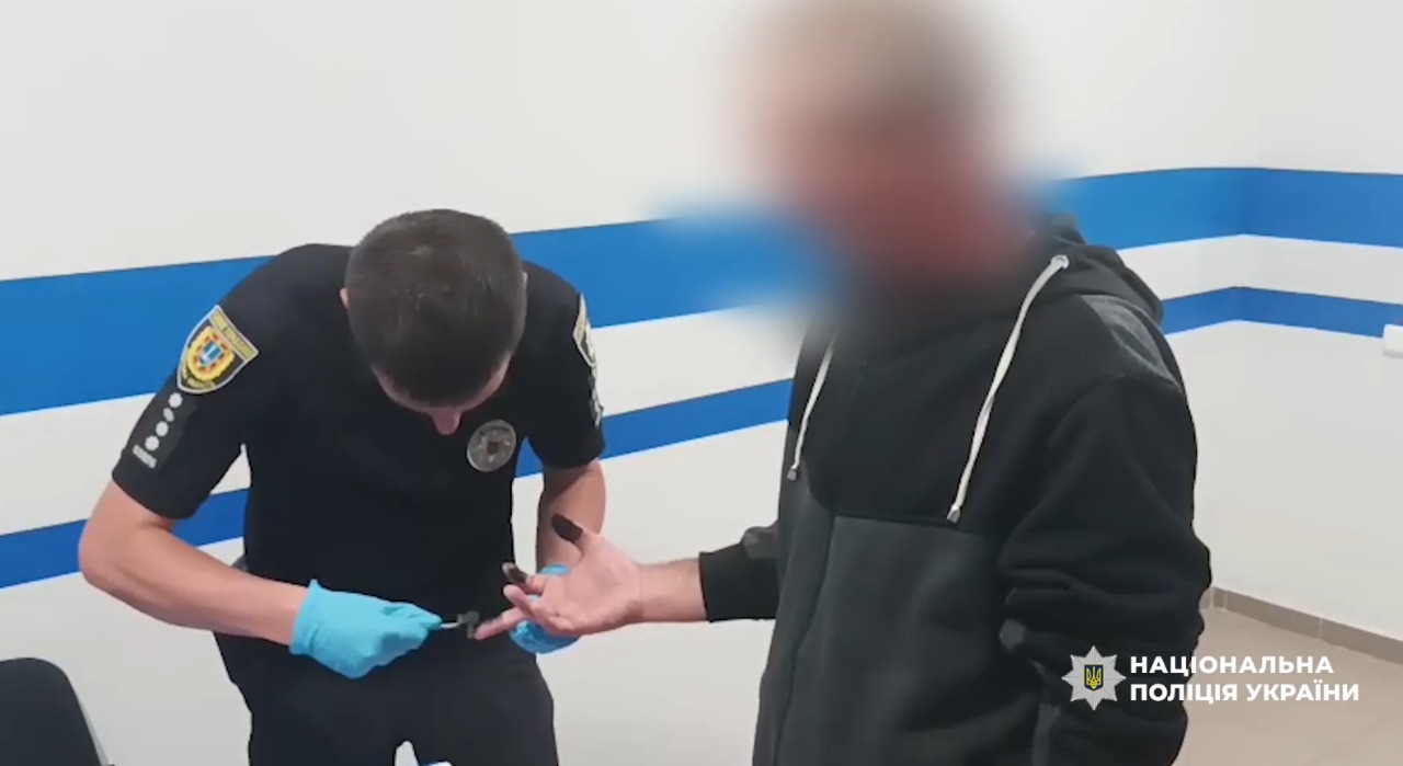 Суперечка закінчилася трагедією: на Одещині чоловік вбив знайомого через різні погляди на виховання дітей (фото, відео) «фото»
