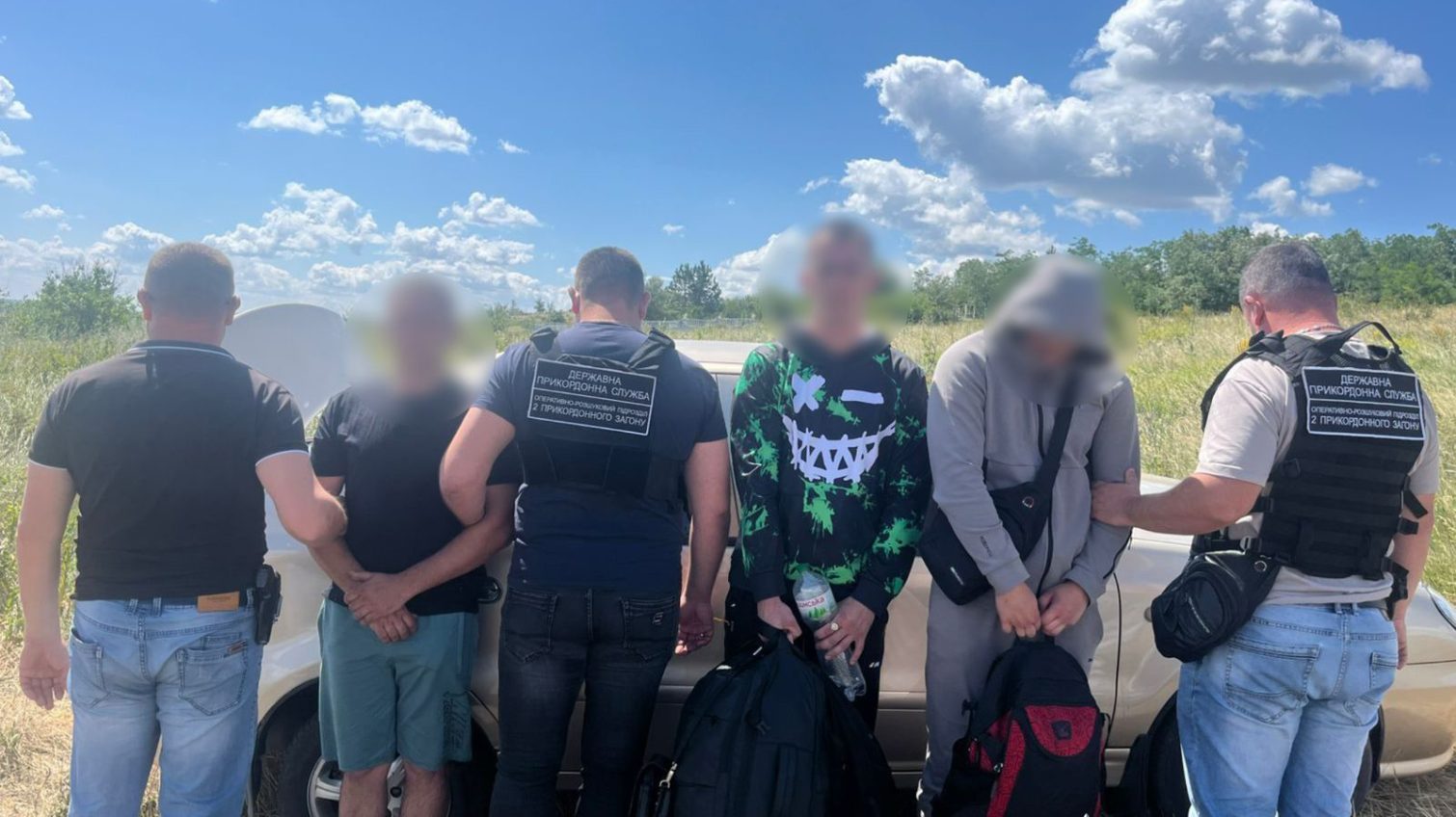 На кордоні затримали водія, який переправляв ухилянтів до Придністров’я (фото) usionline.com На кордоні затримали водія, який переправляв ухилянтів до Придністров’я (фото) «фото»
