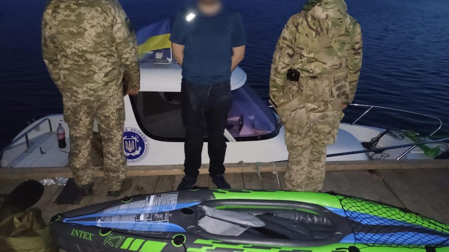 На Одещині затримали чоловіка, який намагався переплисти кордон на човні (фото) «фото»