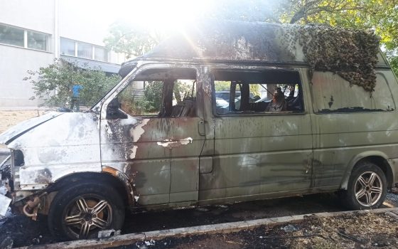 В Одесі спалили евакуаційне авто бойової медикині з Києва (фото) usionline.com В Одесі спалили евакуаційне авто бойової медикині з Києва (фото) «фото»