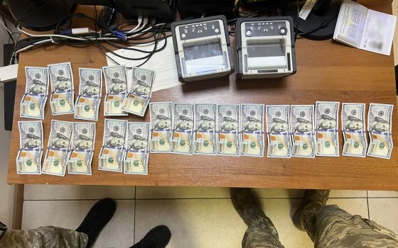 Стоси корупційних доларів: як намагаються підкупити прикордонників (фото) «фото»
