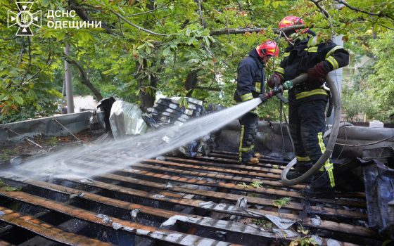 В Одесі 28 вогнеборців гасили палаючий дах ресторану (фото) usionline.com В Одесі 28 вогнеборців гасили палаючий дах ресторану (фото) «фото»