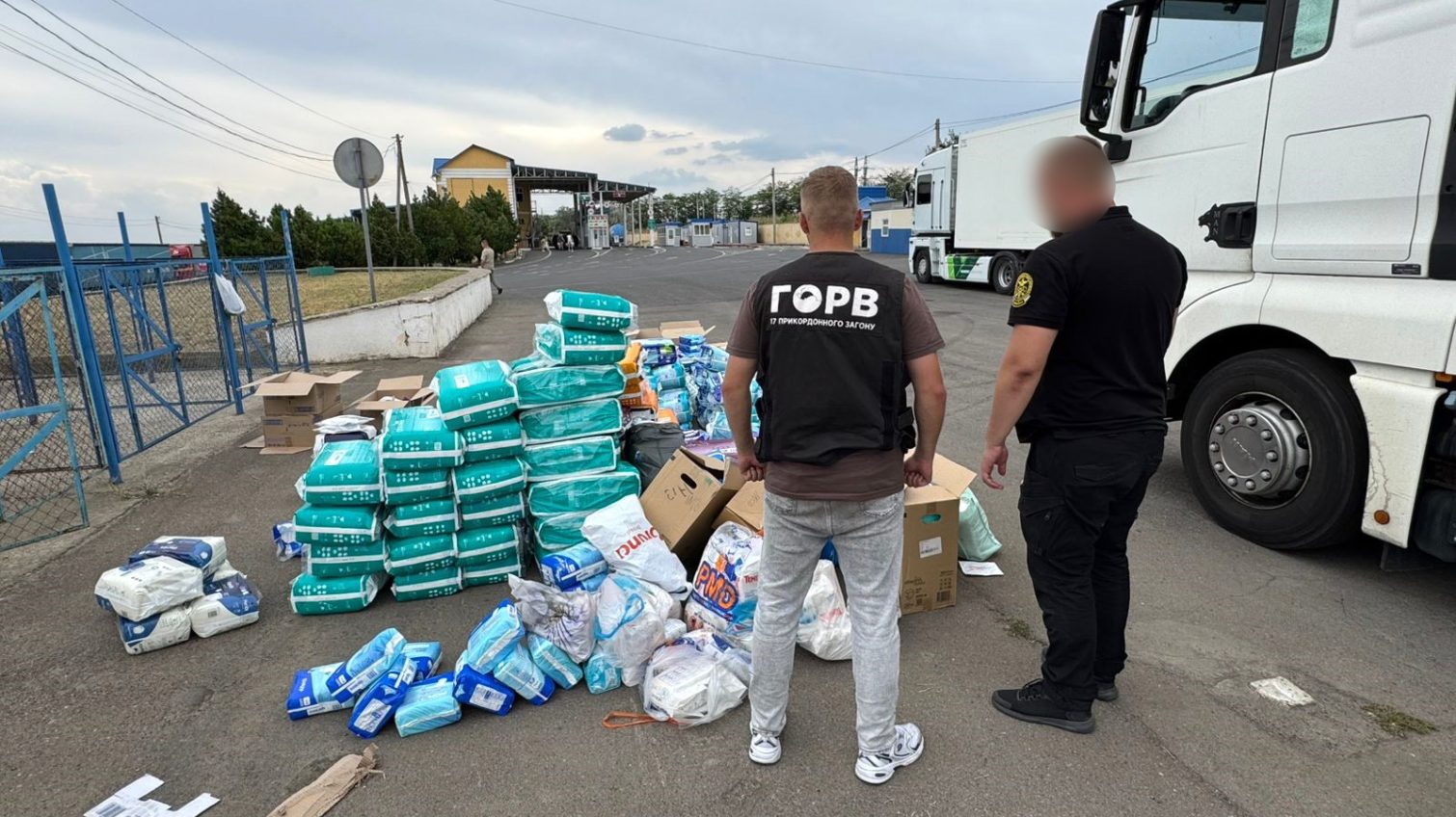 Псевдогуманітарка на 1 мільйон: що намагалися завести на Одещину (фото) usionline.com Псевдогуманітарка на 1 мільйон: що намагалися завести на Одещину (фото) «фото»