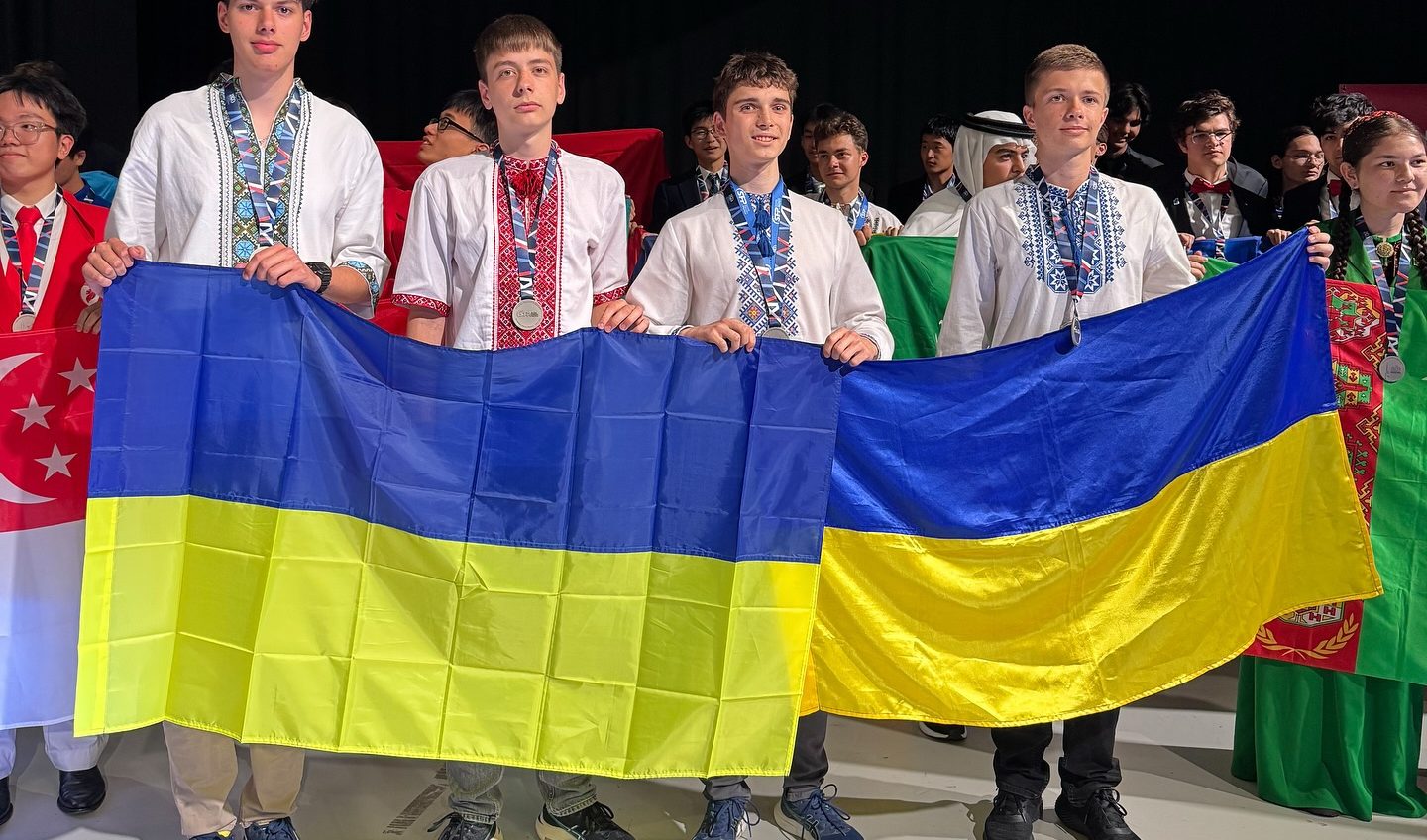 Одесит здобув «срібло» на Міжнародній олімпіаді з фізики в Парижі (фото) usionline.com Одесит здобув «срібло» на Міжнародній олімпіаді з фізики в Парижі (фото) «фото»
