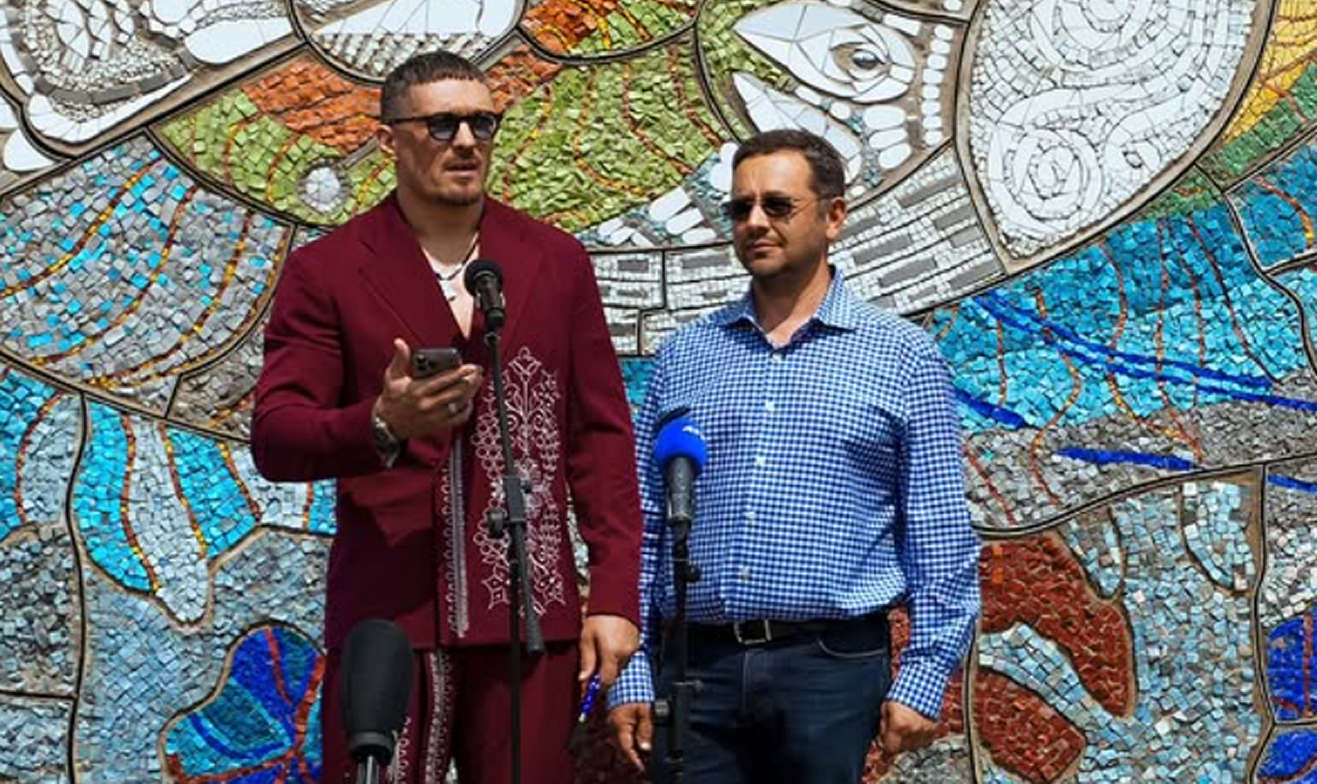 Олександр Усик представив у Лондоні відновлену українську мозаїку «Боривітер» (фото) usionline.com Олександр Усик представив у Лондоні відновлену українську мозаїку «Боривітер» (фото) «фото»