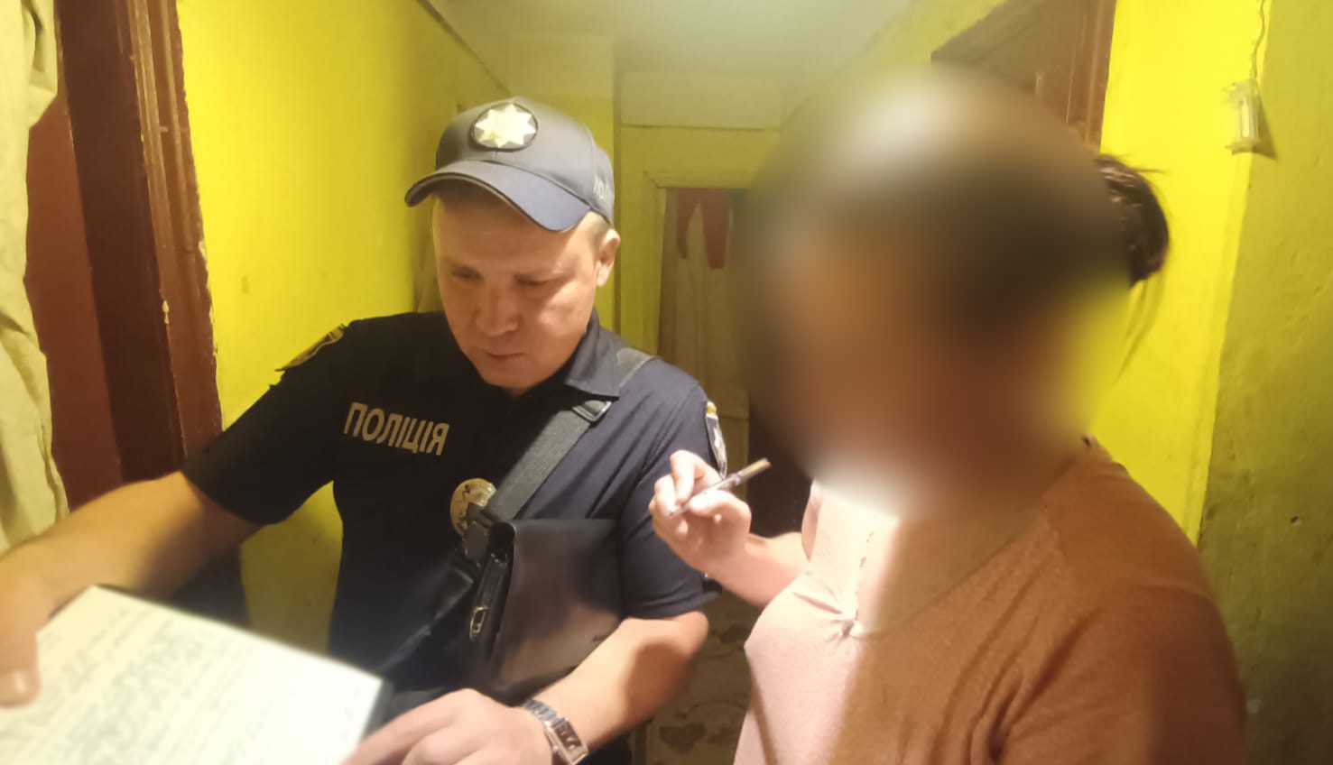 У Кодимі горе-матір зачинила у квартирі чотирьох дітей та зникла usionline.com У Кодимі горе-матір зачинила у квартирі чотирьох дітей та зникла «фото»