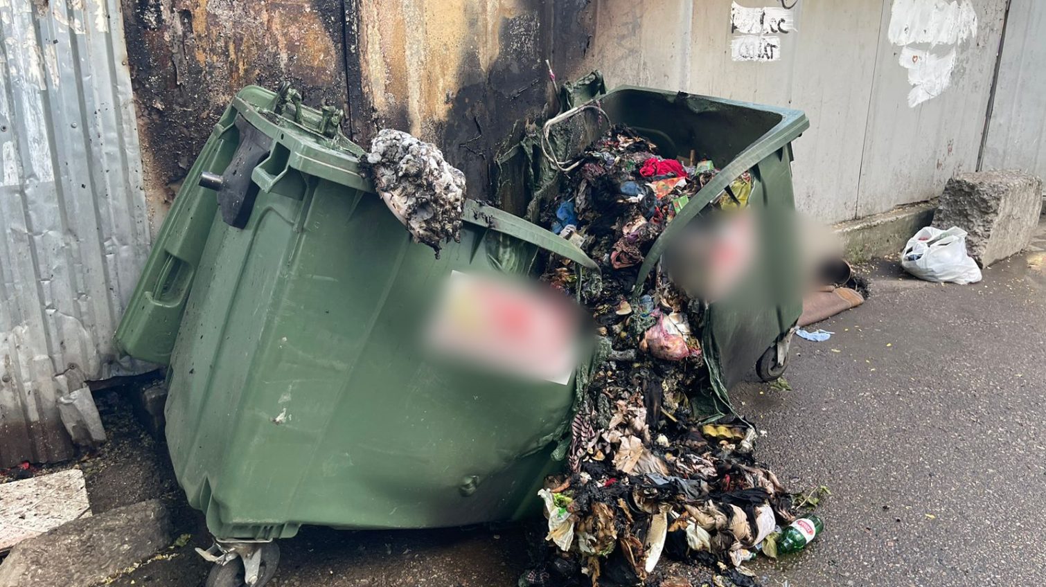 Одеська бабуся хотіла спалити сміття, а спалила чужу автівку та гараж usionline.com Одеська бабуся хотіла спалити сміття, а спалила чужу автівку та гараж «фото»