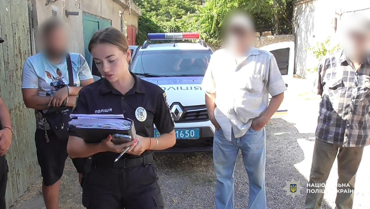 На Одещині чоловік ударив знайомого ножем під час сварки, а потім сам повіз його до лікарні (фото) usionline.com На Одещині чоловік ударив знайомого ножем під час сварки, а потім сам повіз його до лікарні (фото) «фото»