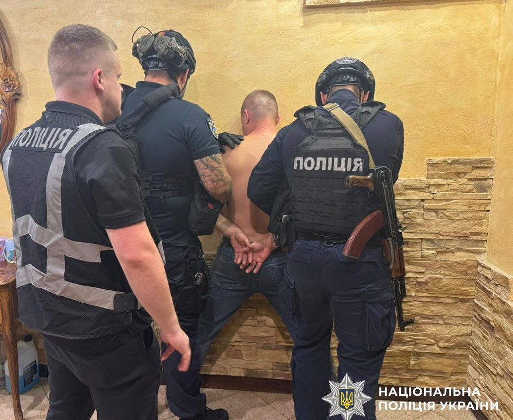 Поліція затримала «смотрящего» за Півдем України (фото) usionline.com Поліція затримала «смотрящего» за Півдем України (фото) «фото»