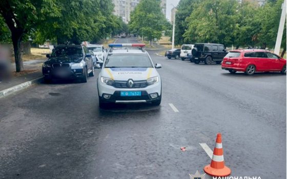 У Чорноморську водій відкрив двері авто, в які врізався мопед — постраждала 19-річна дівчина usionline.com У Чорноморську водій відкрив двері авто, в які врізався мопед — постраждала 19-річна дівчина «фото»