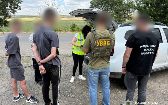Хотів підкупити прикордонника: на Одещині затримали 22-річного організатора оборудки (фото) usionline.com Хотів підкупити прикордонника: на Одещині затримали 22-річного організатора оборудки (фото) «фото»