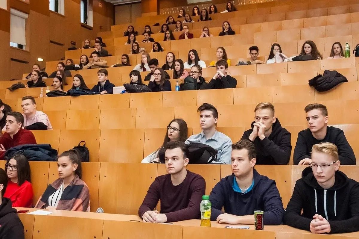 За два роки з вишів відрахували понад 50 тисяч студентів-чоловіків usionline.com За два роки з вишів відрахували понад 50 тисяч студентів-чоловіків «фото»
