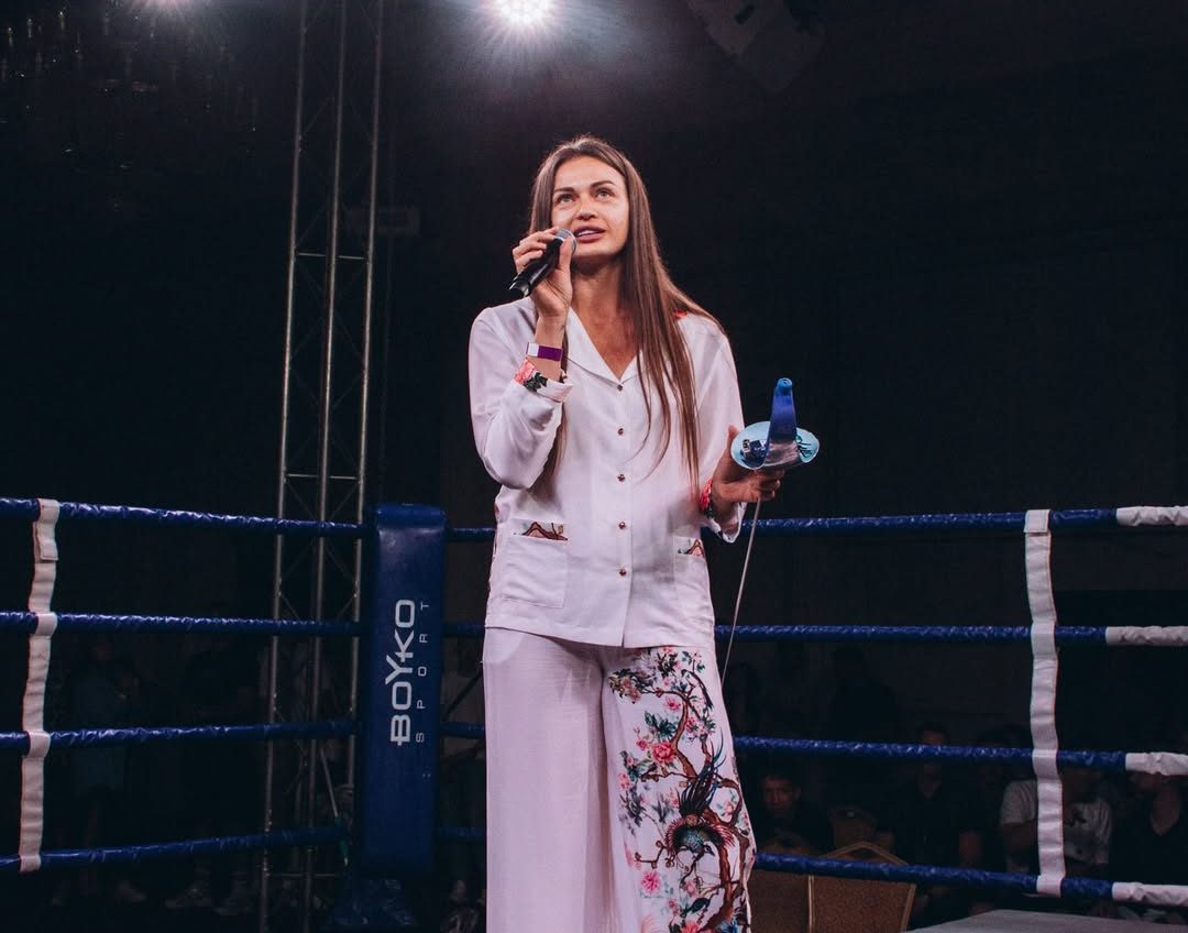 Шаблю олімпійської призерки з Одеси продали на аукціоні заради ЗСУ (фото) «фото»