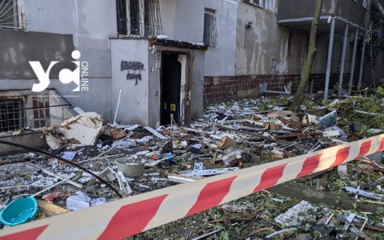 В Одесі унаслідок нічної атаки пошкоджено 8 будинків, 1 людина загинула, щонайменше 6 – постраждали (фото, відео) usionline.com В Одесі унаслідок нічної атаки пошкоджено 8 будинків, 1 людина загинула, щонайменше 6 – постраждали (фото, відео) «фото»