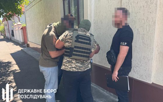 Сімейний підряд. Батько та син за гроші звільняли з військової служби (фото) «фото»