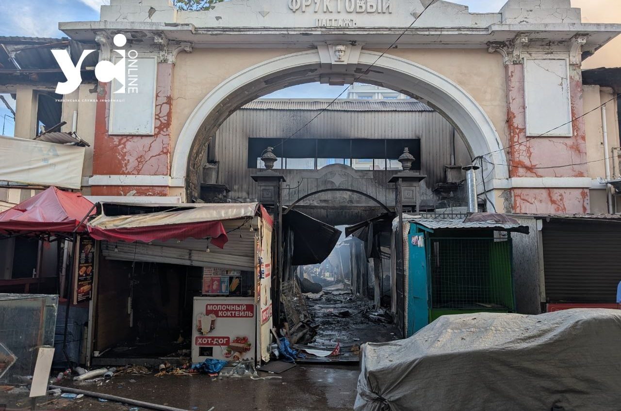 Одеський Привоз після атаки та наслідки удару по будинку – під  завалами шукають людину (фото) «фото»