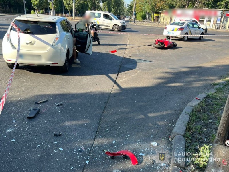 В Одесі водійка іномарки на смерть збила мотоцикліста usionline.com В Одесі водійка іномарки на смерть збила мотоцикліста «фото»