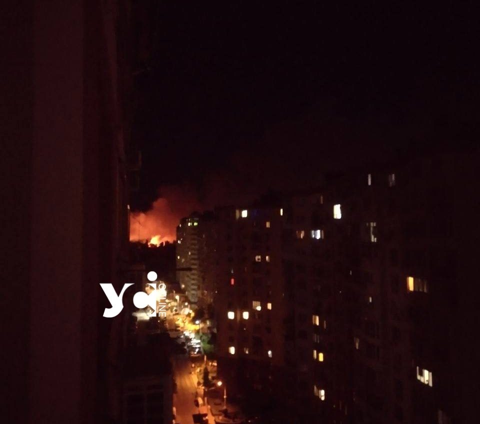 Одесу масовано атакували безпілотники рф: пошкоджені багатоквартирні будинки «фото»