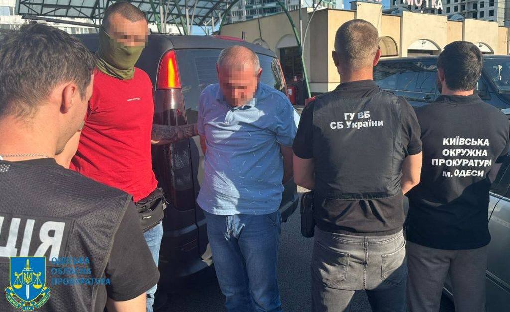 «Впливові» одесити за 11 тисяч доларів «відмазували» від мобілізації (фото) usionline.com «Впливові» одесити за 11 тисяч доларів «відмазували» від мобілізації (фото) «фото»