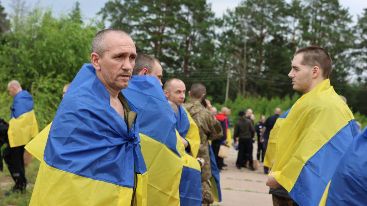 Україна повернула з полону ще одну групу Захисників (фото) usionline.com Україна повернула з полону ще одну групу Захисників (фото) «фото»