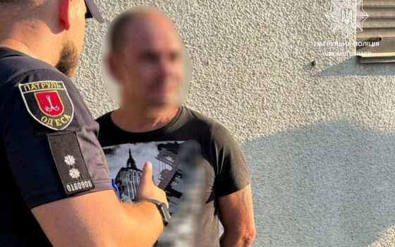 В Одесі п’яний водій із кастетом намагався втекти від патрульних (фото) usionline.com В Одесі п’яний водій із кастетом намагався втекти від патрульних (фото) «фото»