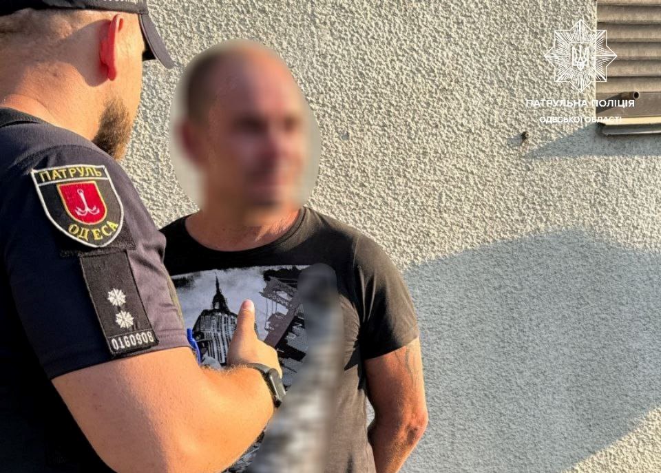 В Одесі п’яний водій із кастетом намагався втекти від патрульних (фото) usionline.com В Одесі п’яний водій із кастетом намагався втекти від патрульних (фото) «фото»