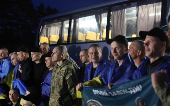 Черговий обмін: серед інших додому повернувся останній полонений із захисників Зміїного «фото»