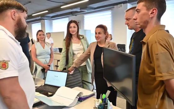 В Одесі під час візиту міністерка з прав ветеранів вручила сертифікати на житло захисникам та відвідала Хаб usionline.com В Одесі під час візиту міністерка з прав ветеранів вручила сертифікати на житло захисникам та відвідала Хаб «фото»
