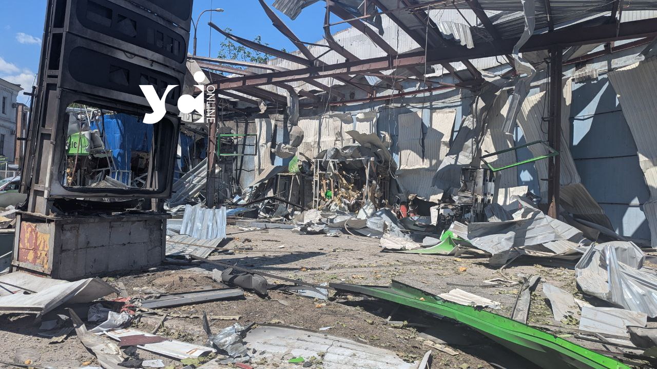 Зруйнована АЗС та багатоповерхівка на межі обвалу: як нині виглядають пошкоджені дронами локації в Одесі (фото) usionline.com Зруйнована АЗС та багатоповерхівка на межі обвалу: як нині виглядають пошкоджені дронами локації в Одесі (фото) «фото»