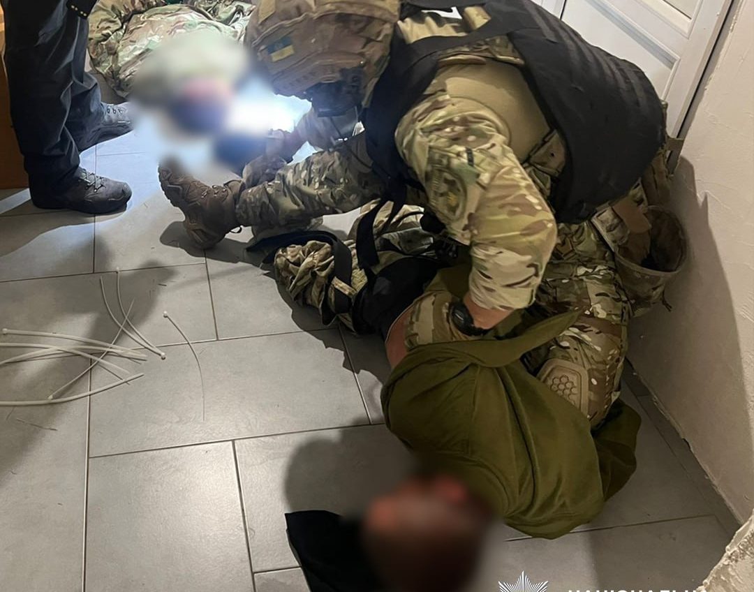 Вдягали військову форму та нападали на бізнесменів: в Одесі затримали злочинне угруповання (фото) usionline.com Вдягали військову форму та нападали на бізнесменів: в Одесі затримали злочинне угруповання (фото) «фото»