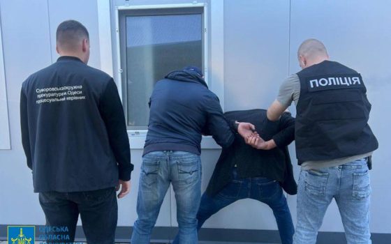 Фіктивне працевлаштування до військової частини за 35 тисяч доларів – справа у суді (фото) usionline.com Фіктивне працевлаштування до військової частини за 35 тисяч доларів – справа у суді (фото) «фото»