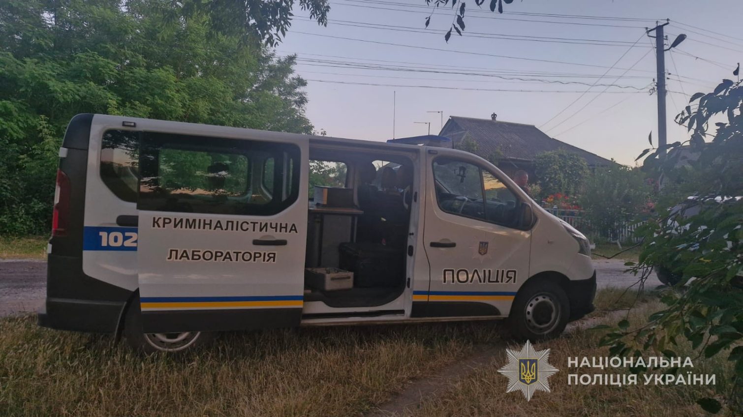 На Одещині чоловік через неприязнь кинув у подвір’я будинку гранату (фото) usionline.com На Одещині чоловік через неприязнь кинув у подвір’я будинку гранату (фото) «фото»