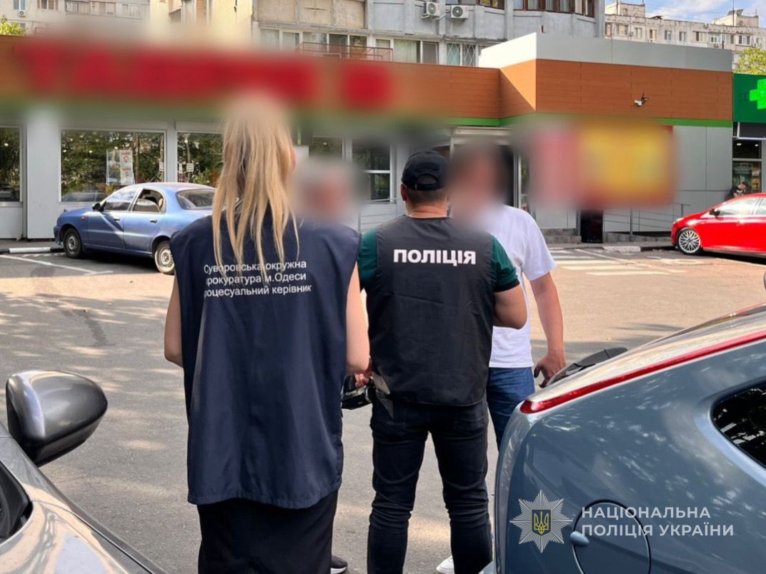 В Одесі чиновник вимагав 1500 доларів за дозвіл на торгівлю біля моря (фото) «фото»
