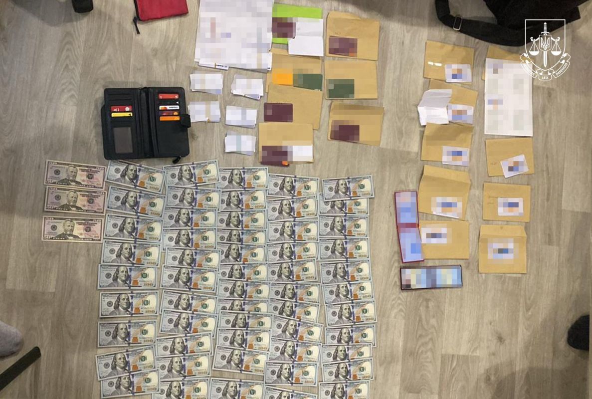 В Одесі затримали посадовців ЖКС через фіктивне бронювання людей та розкрадання бюджетних грошей (фото) usionline.com В Одесі затримали посадовців ЖКС через фіктивне бронювання людей та розкрадання бюджетних грошей (фото) «фото»