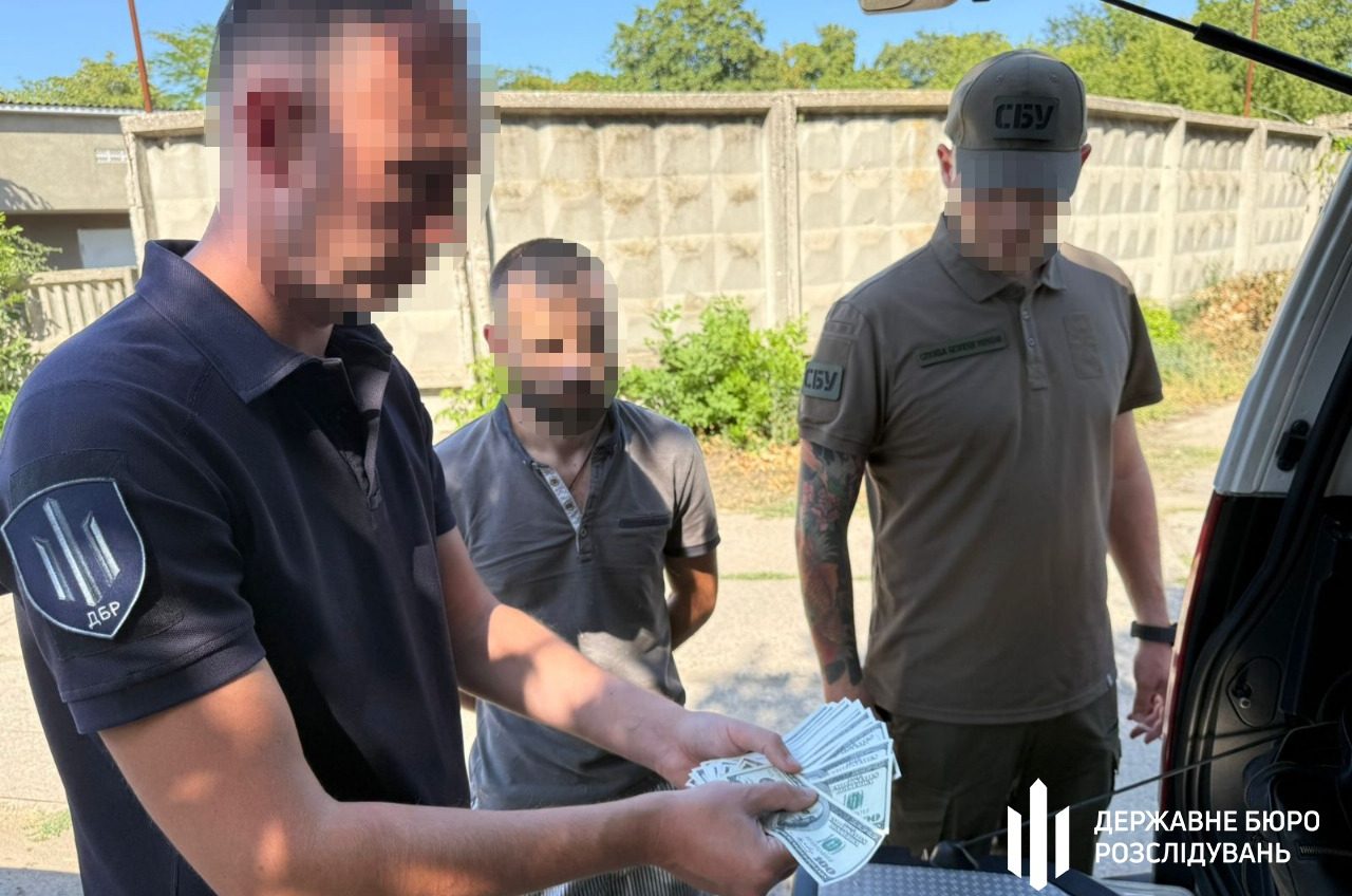 На Одещині правоохоронець продавав «футбольні тури» для ухилянтів за кордон (фото) «фото»