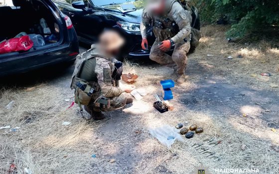 Житель Чорноморська попався на продажі набоїв і гранат (фото) «фото»