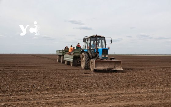 Водіям вантажівок та автобусів дозволили працювати на тракторах без додаткових прав «фото»