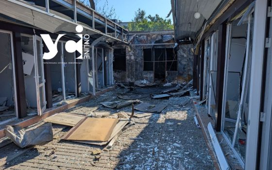 У передмісті Одеси унаслідок нічної атаки спалахнули пожежі, сильно постраждав радіоринок (фото, відео) «фото»